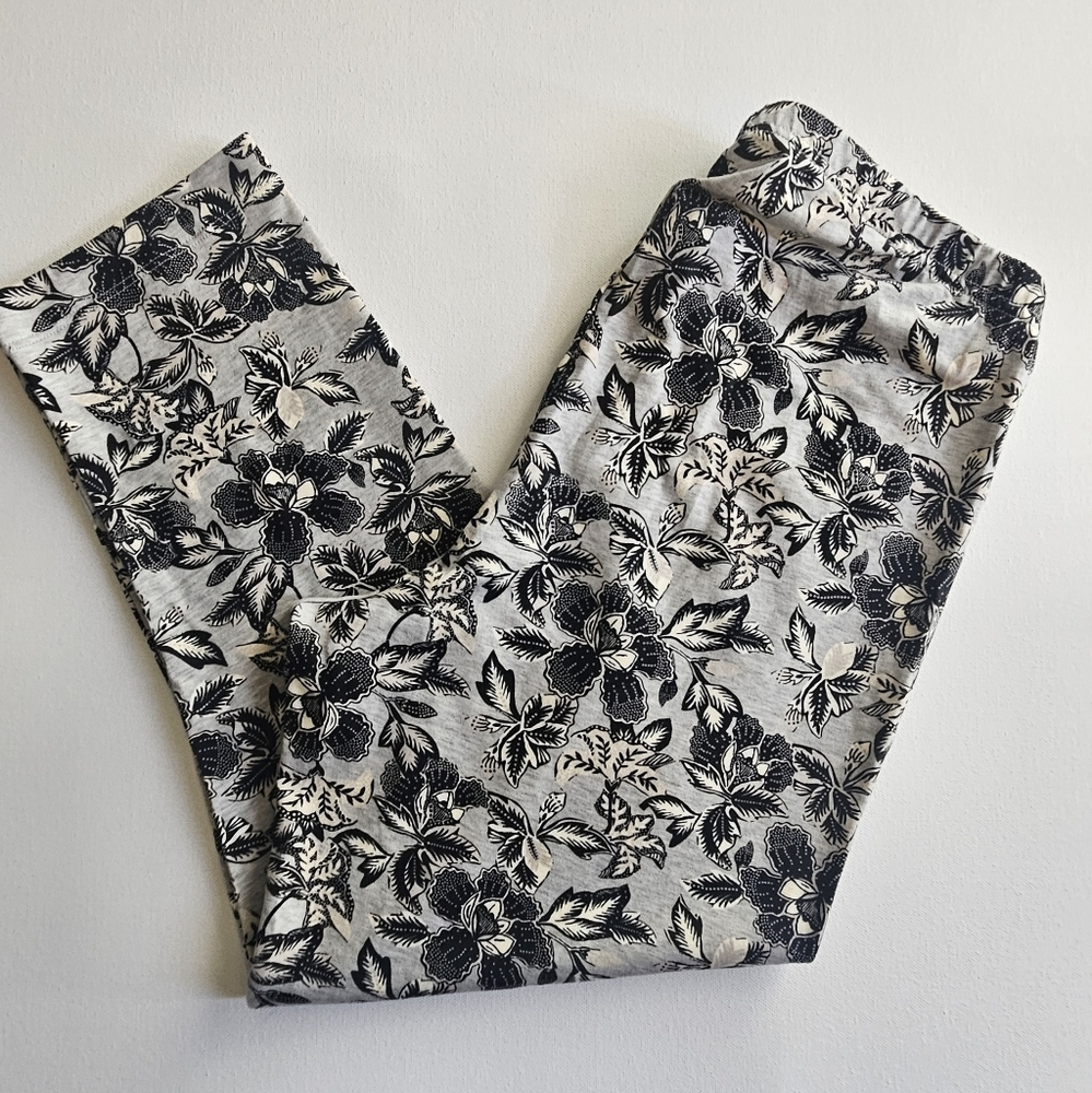 Old Navy Yoga Leggings‎ Womens Medium Grey Black Floral Print Athleisure Pants